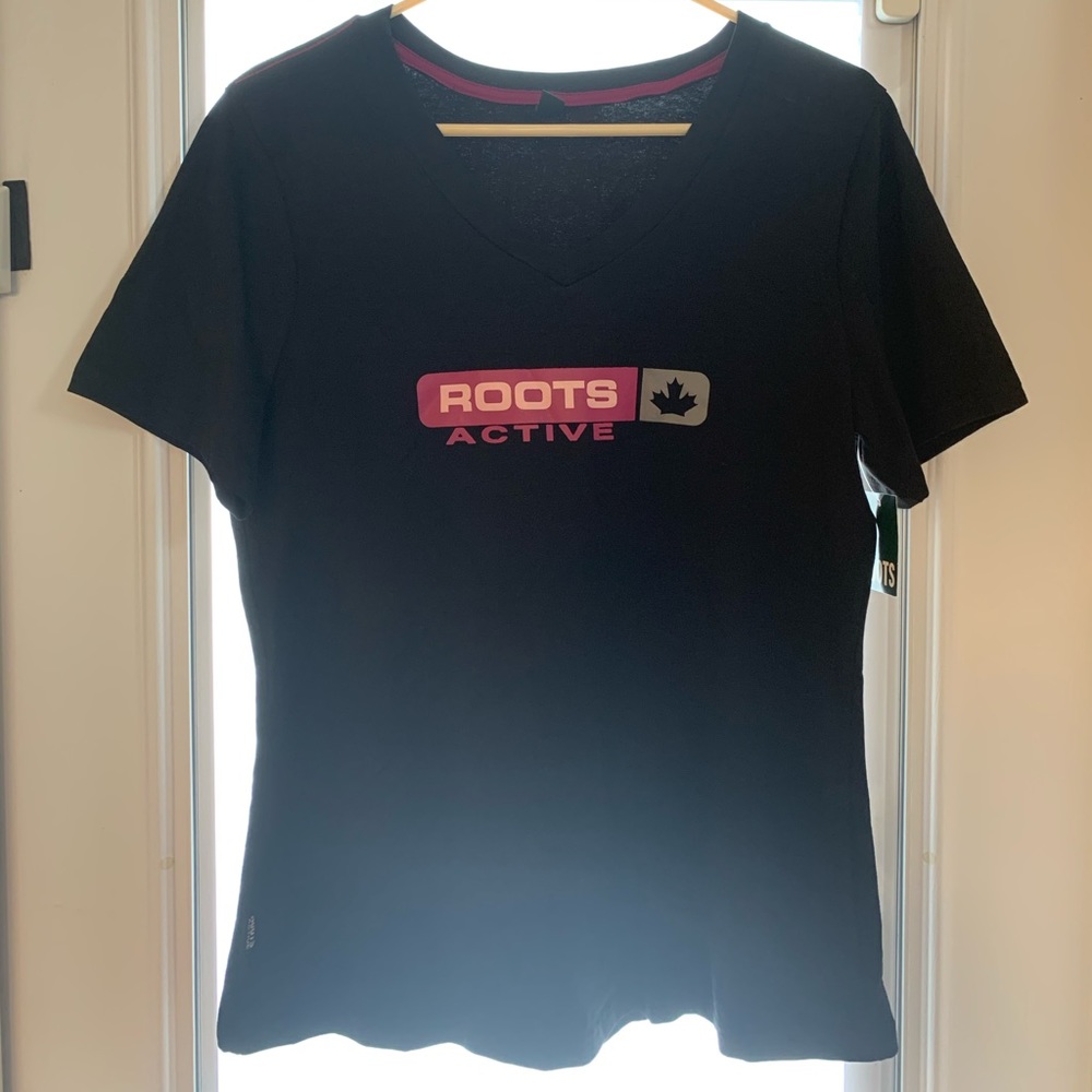 Roots V-Neck T-shirt. NWT